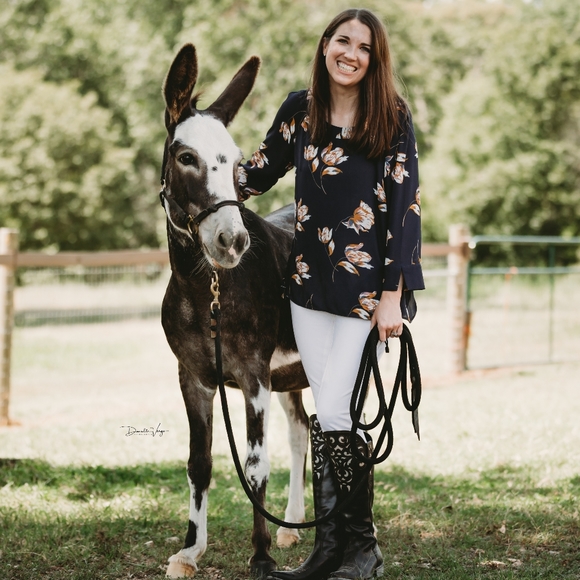 Meet your Posher, Emily - Picture 3 of 4